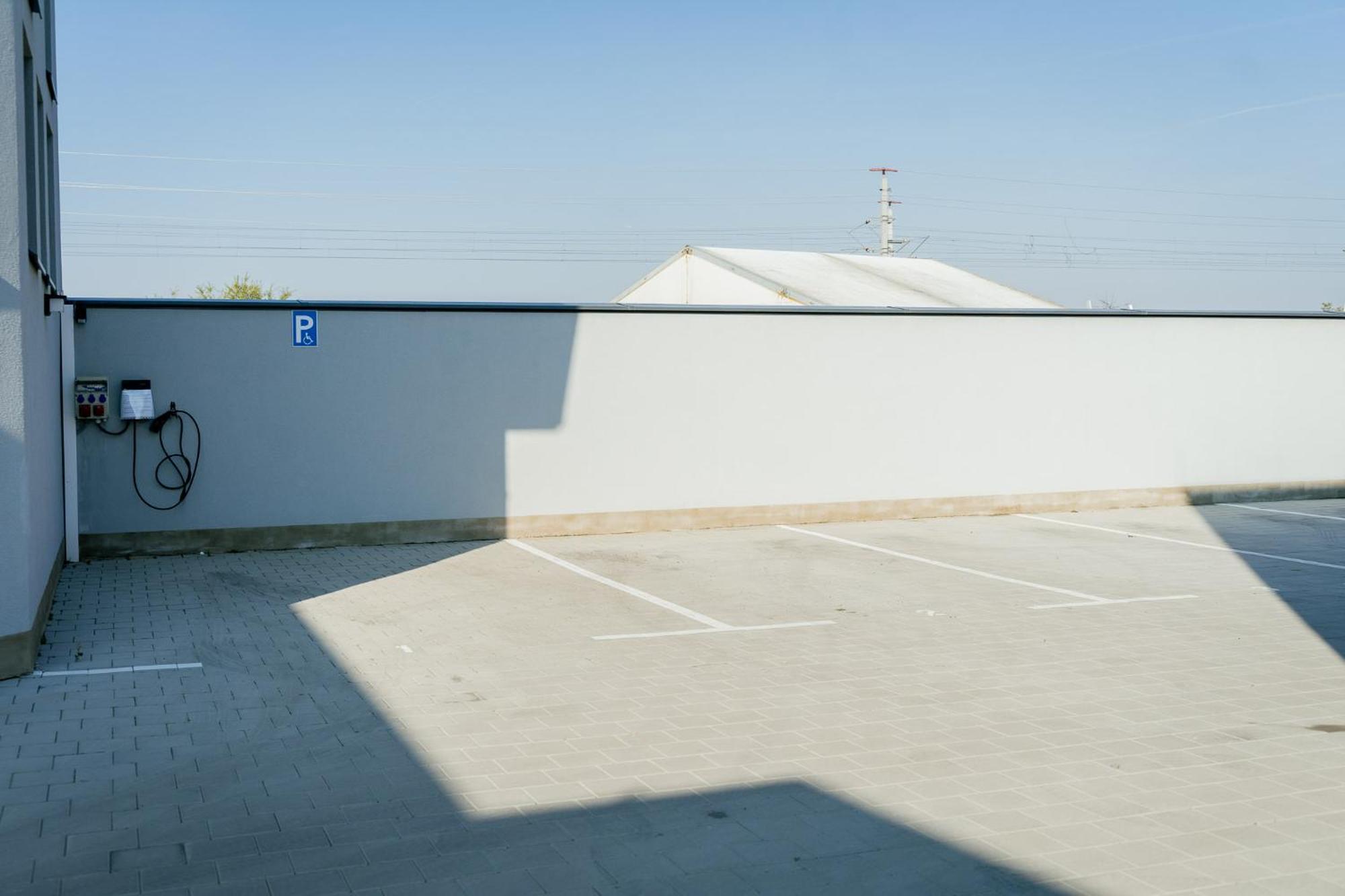 Hotel Lamede Self Check-In Vídeňské Nové Město Exteriér fotografie